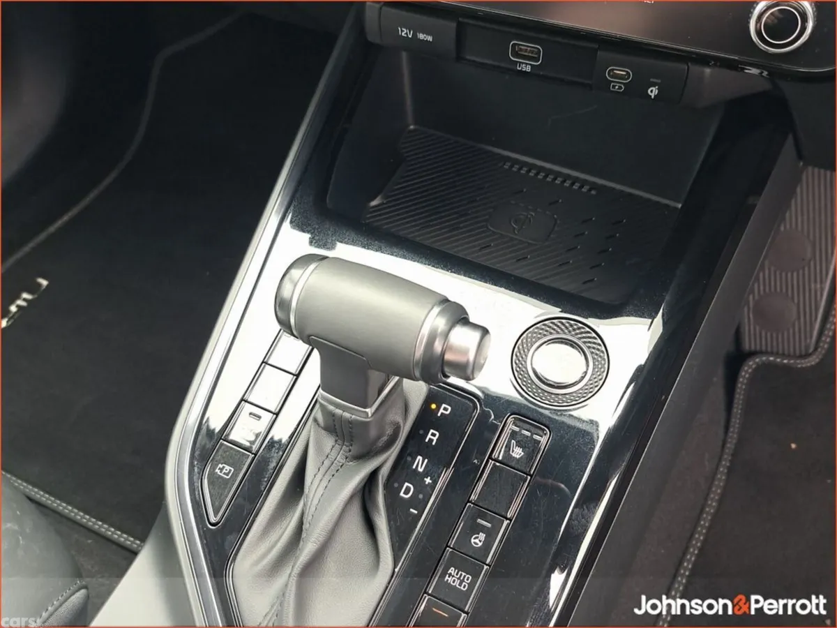 Kia Niro SUV, Petrol Hybrid, 2024, Red