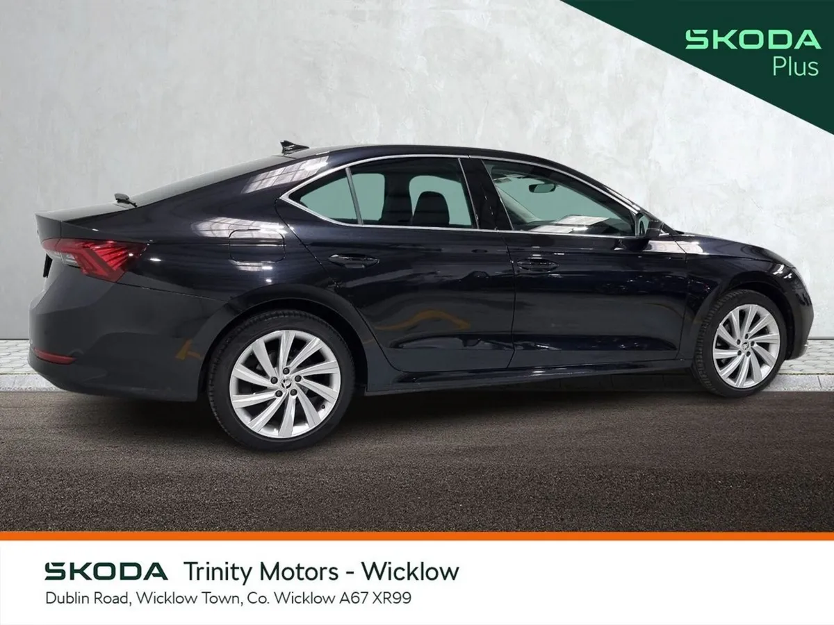 Skoda Octavia Saloon, Diesel, 2023, Black