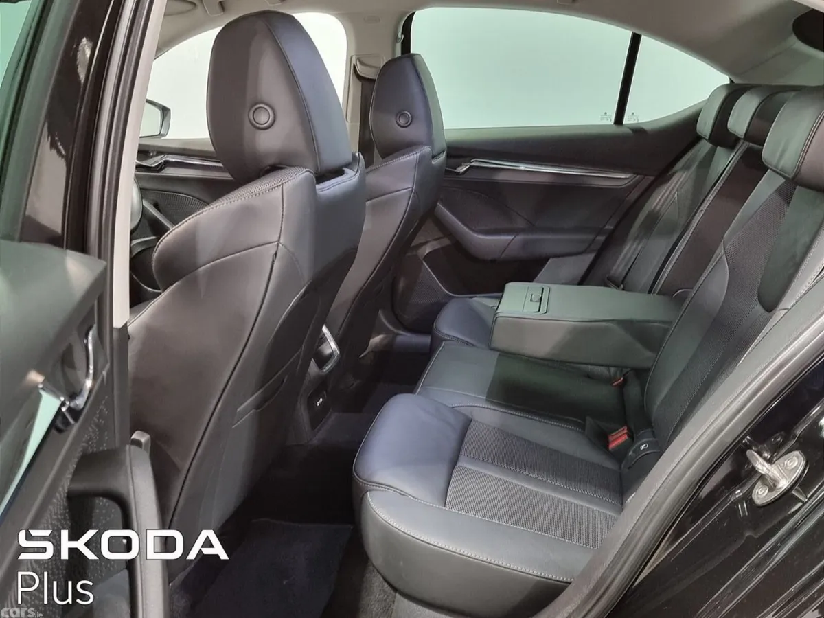 Skoda Octavia Saloon, Diesel, 2023, Black