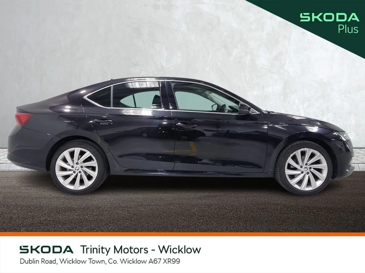 Skoda Octavia Saloon, Diesel, 2023, Black