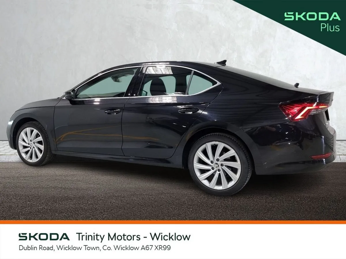 Skoda Octavia Saloon, Diesel, 2023, Black