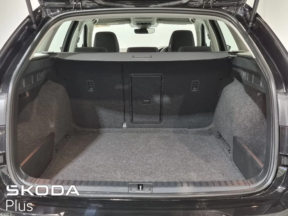 Skoda Octavia Estate, Petrol, 2023, Black