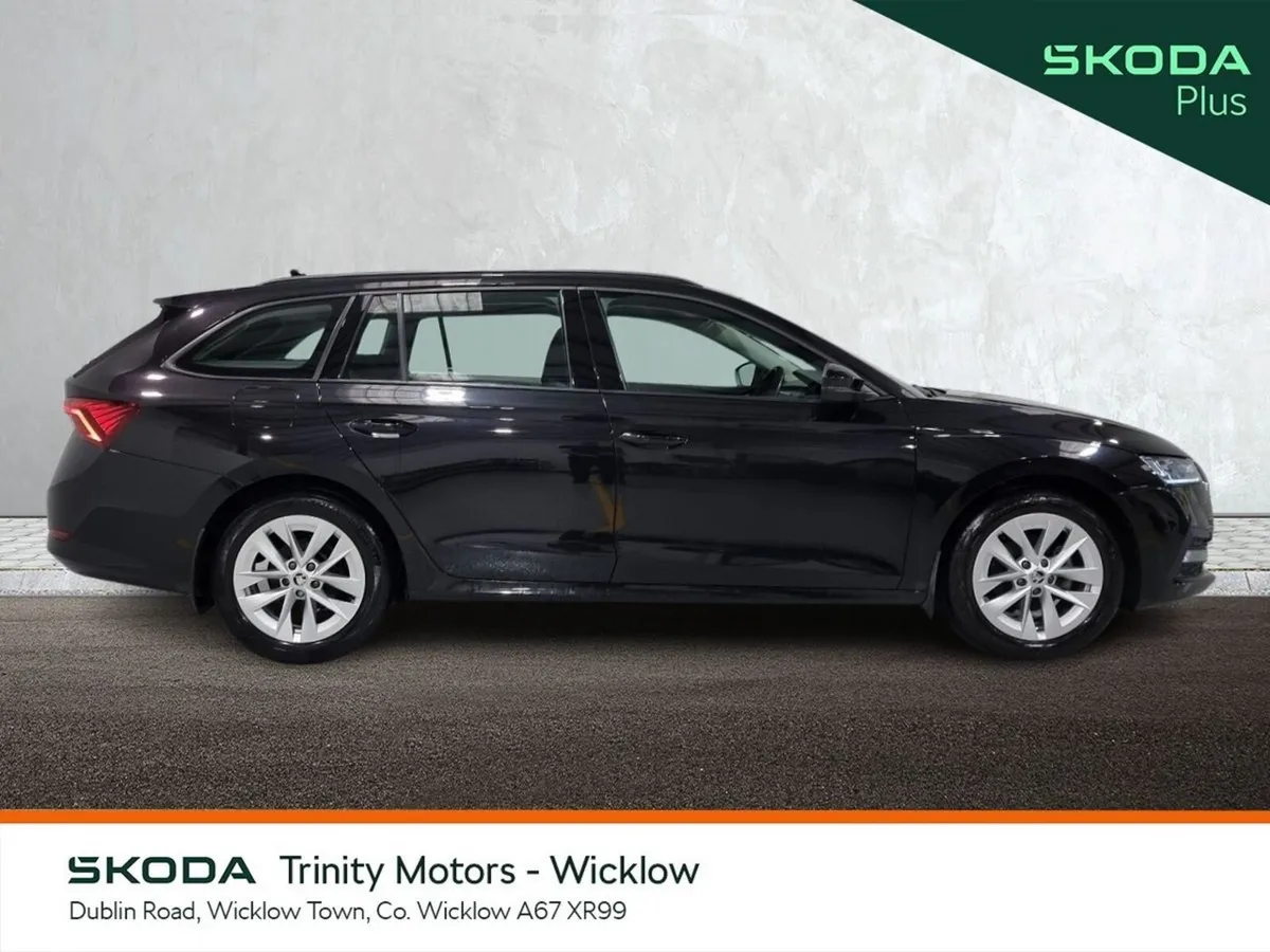Skoda Octavia Estate, Petrol, 2023, Black