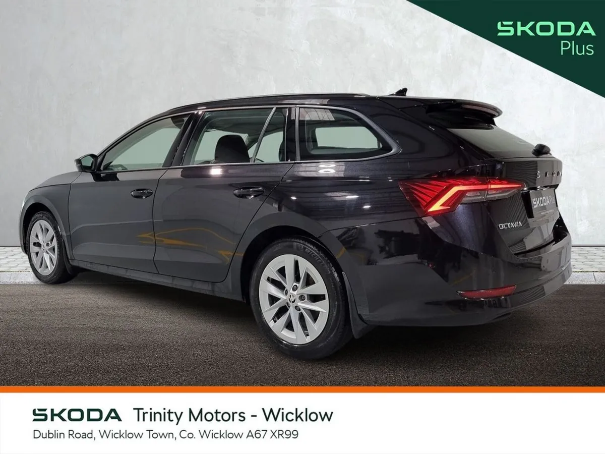 Skoda Octavia Estate, Petrol, 2023, Black