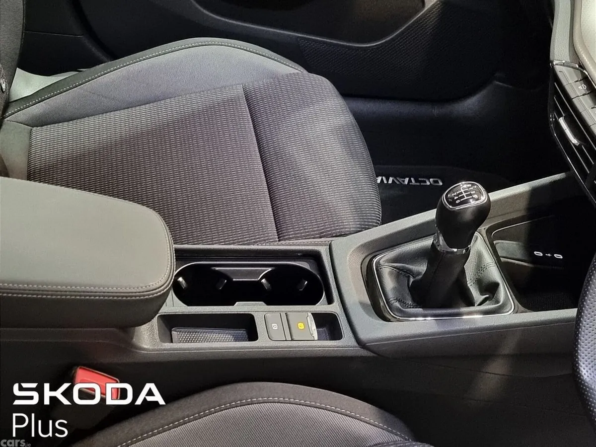 Skoda Octavia Estate, Petrol, 2023, Black