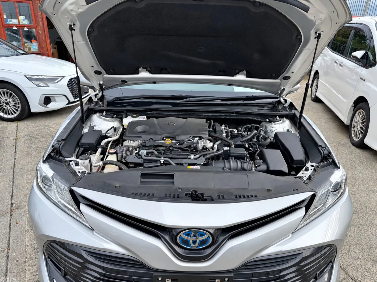 Toyota Camry Saloon, Petrol Hybrid, 2020, Silver