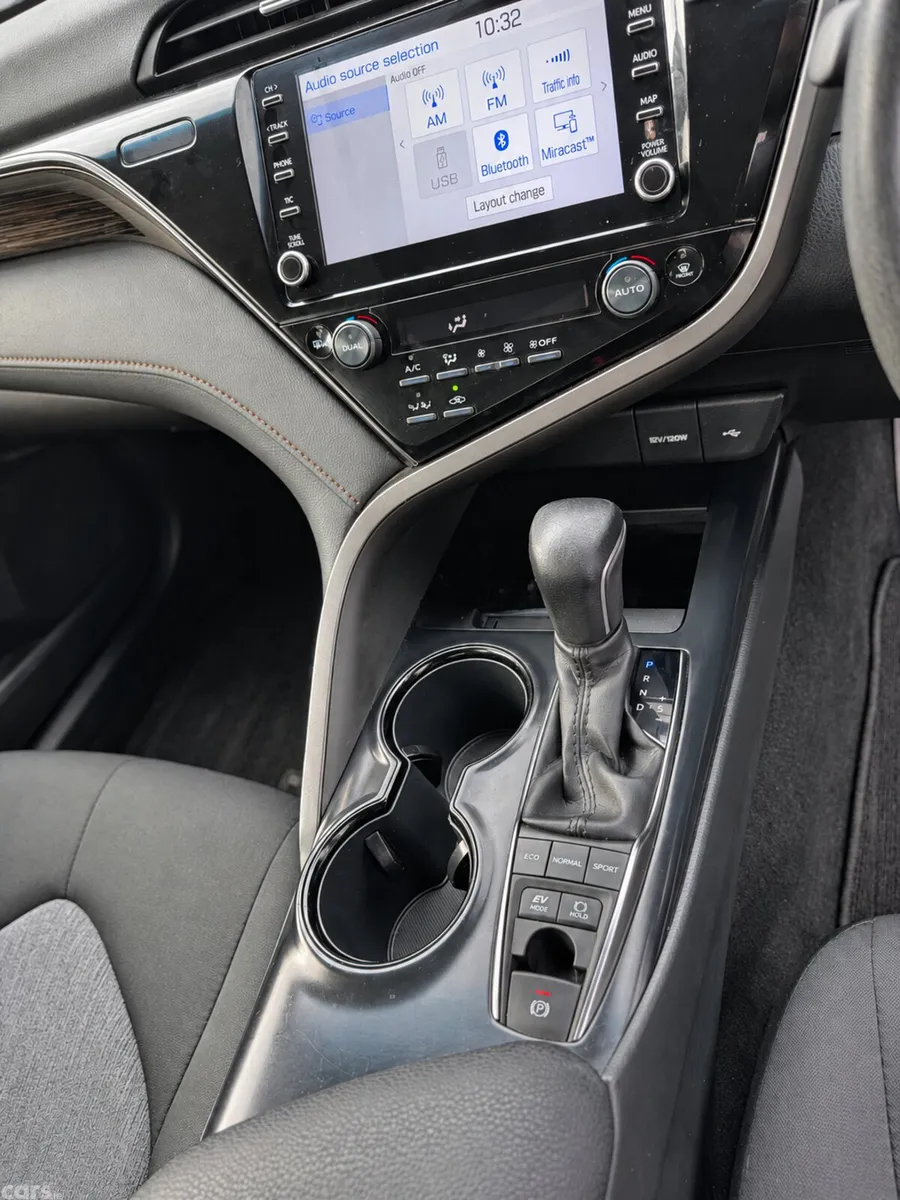 Toyota Camry Saloon, Petrol Hybrid, 2020, Silver