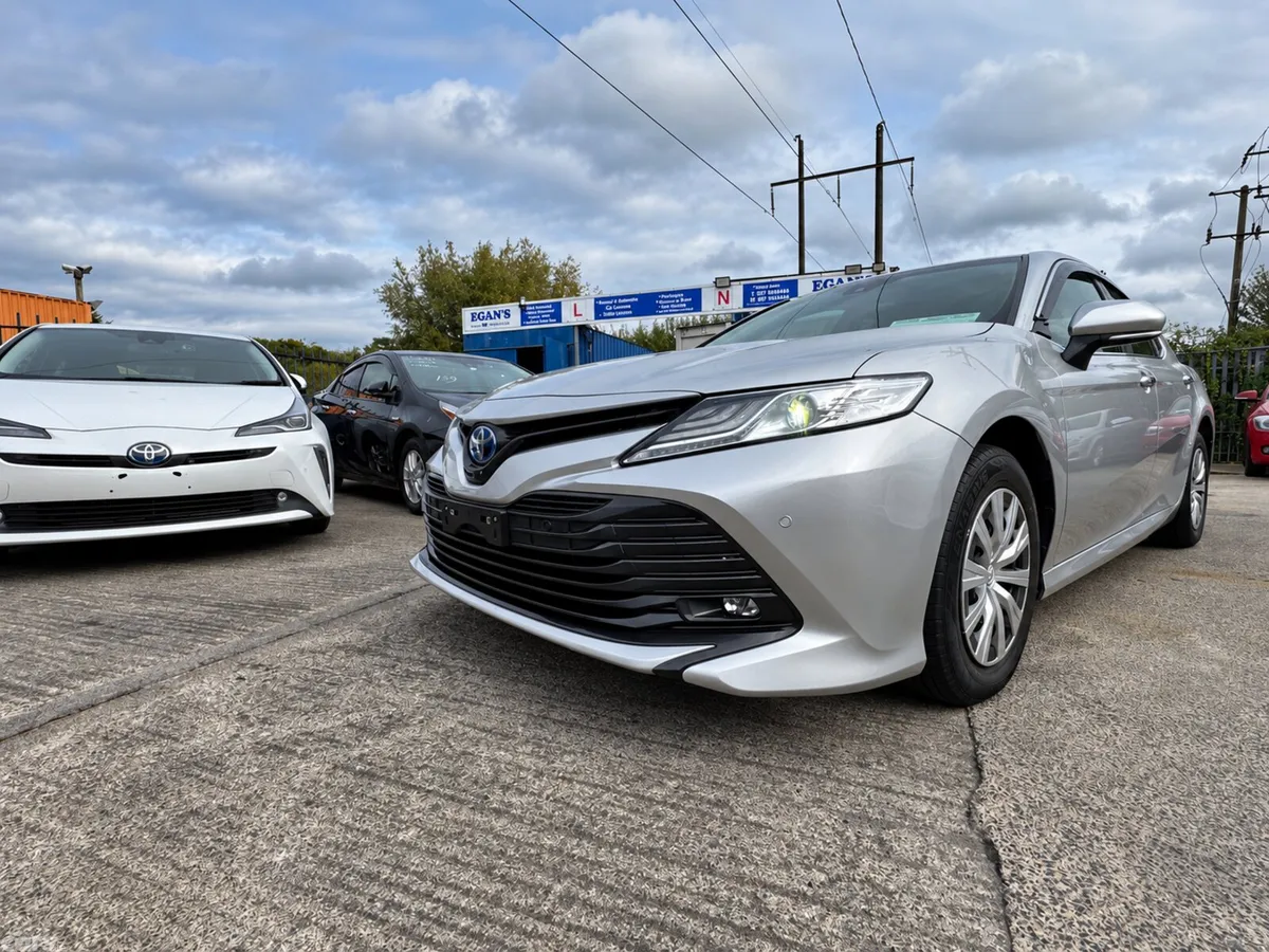 Toyota Camry Saloon, Petrol Hybrid, 2020, Silver