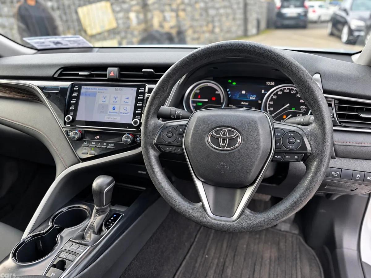 Toyota Camry Saloon, Petrol Hybrid, 2020, Silver
