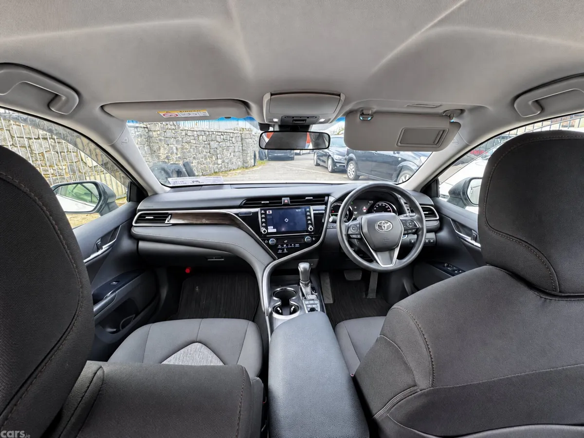 Toyota Camry Saloon, Petrol Hybrid, 2020, Silver