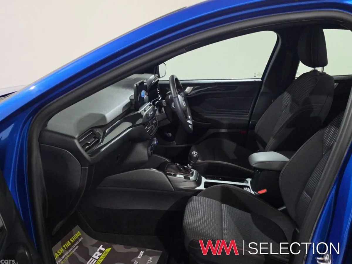 Ford Focus Hatchback, Petrol, 2020, Blue
