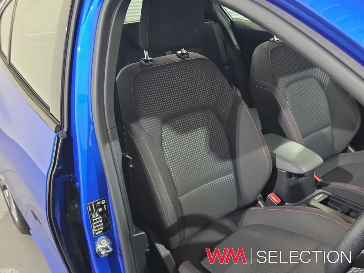 Ford Focus Hatchback, Petrol, 2020, Blue