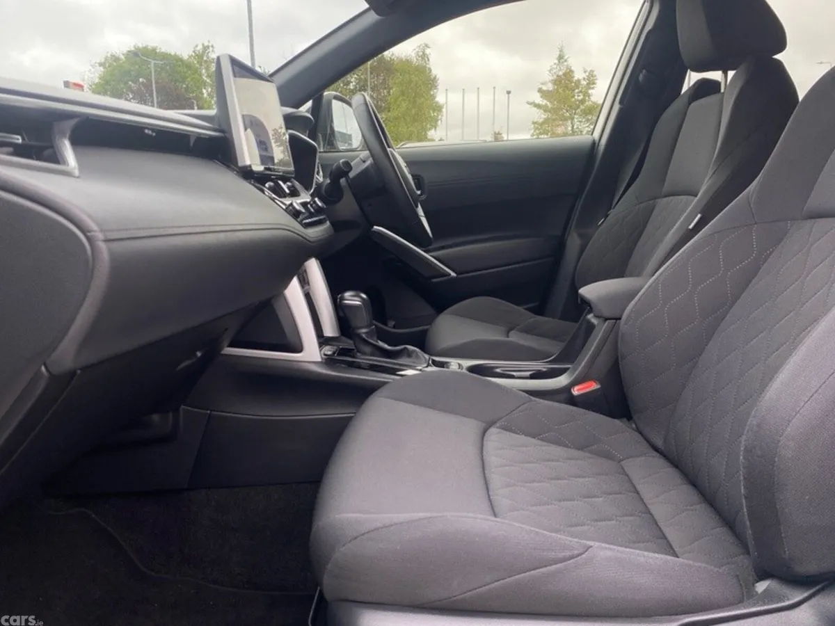 Toyota Corolla Cross Hatchback, Petrol Hybrid, 2023, White