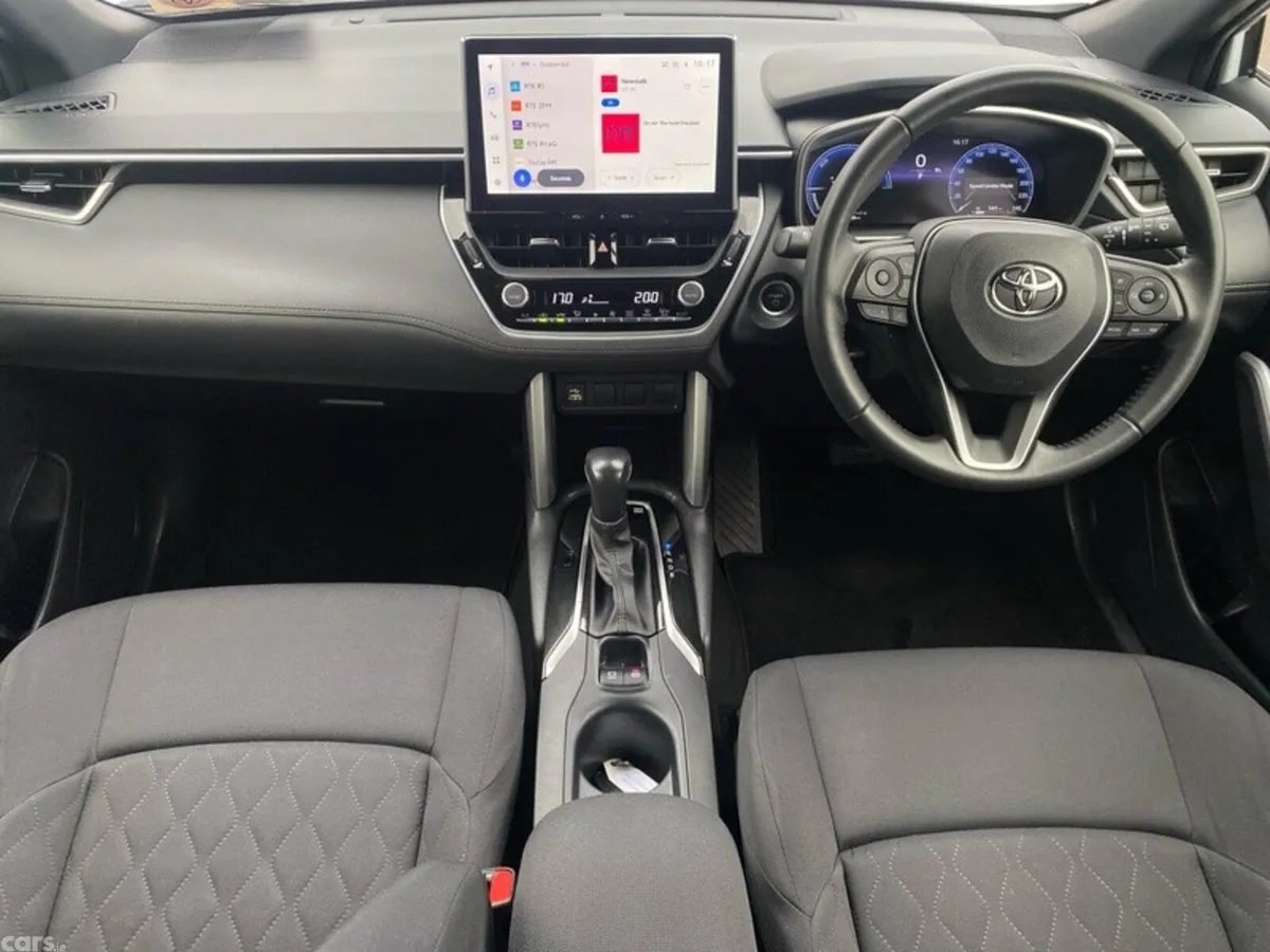 Toyota Corolla Cross Hatchback, Petrol Hybrid, 2023, White