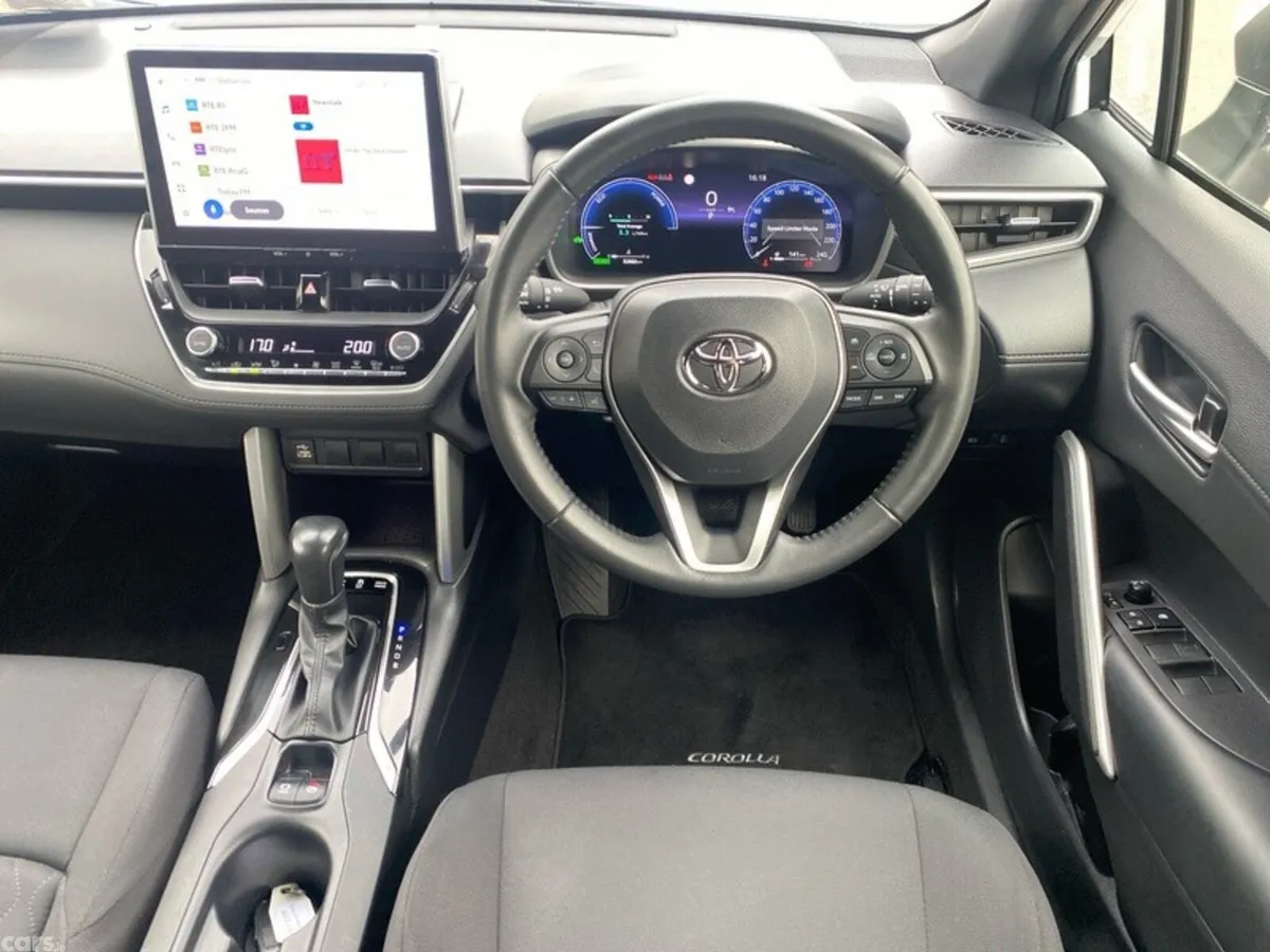 Toyota Corolla Cross Hatchback, Petrol Hybrid, 2023, White