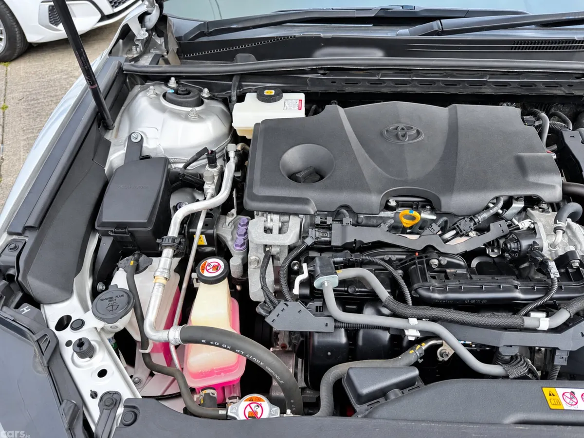 Toyota Camry Saloon, Petrol Hybrid, 2020, Silver