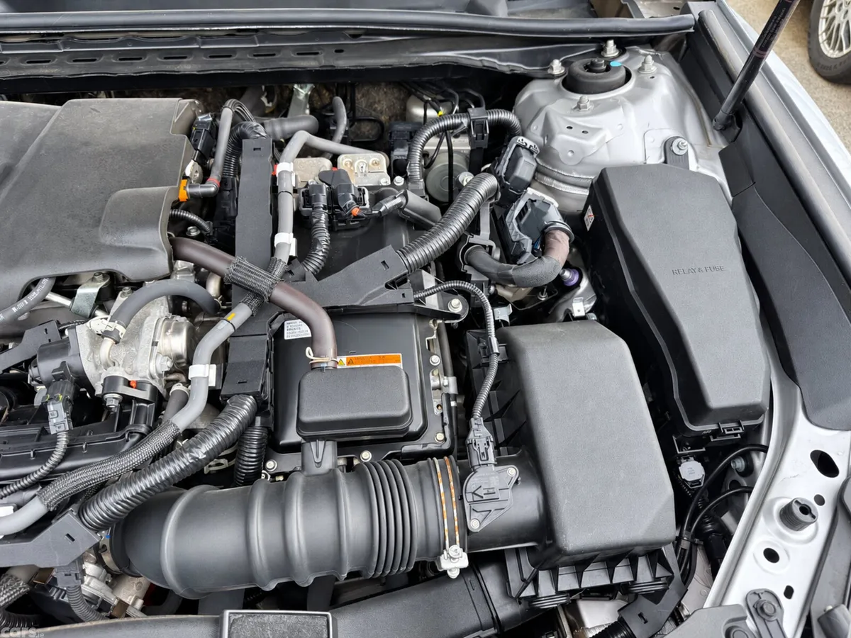 Toyota Camry Saloon, Petrol Hybrid, 2020, Silver