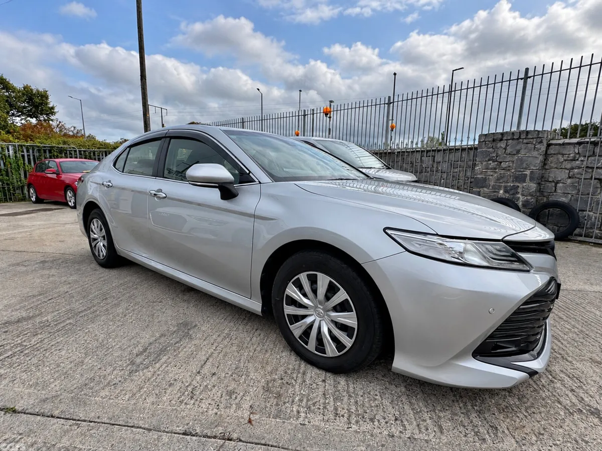 Toyota Camry Saloon, Petrol Hybrid, 2020, Silver