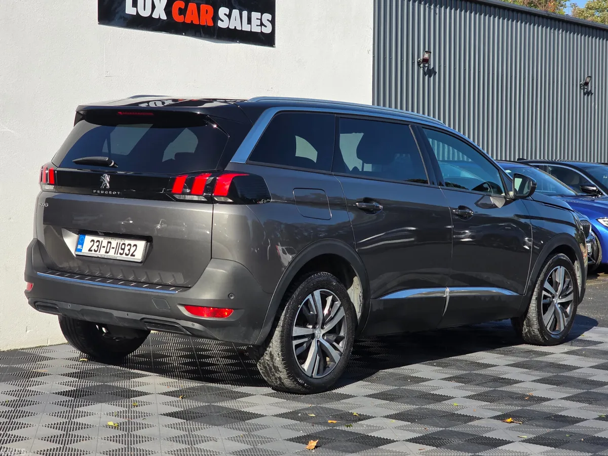 Peugeot 5008 MPV, Diesel, 2023, Grey