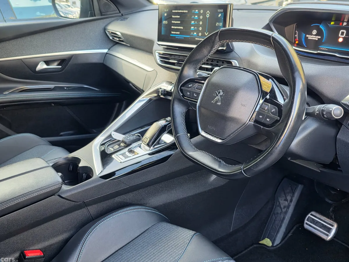 Peugeot 5008 MPV, Diesel, 2023, Grey