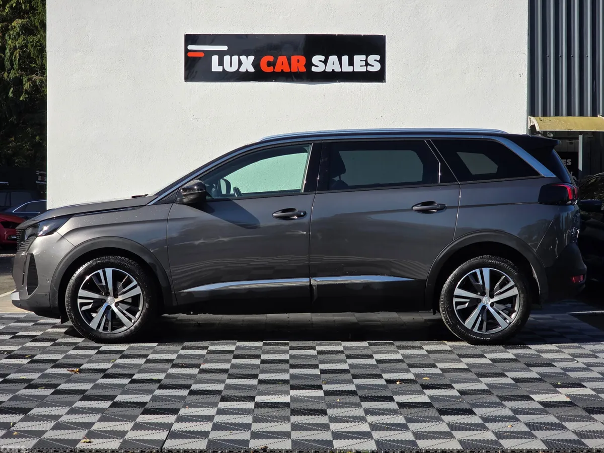 Peugeot 5008 MPV, Diesel, 2023, Grey