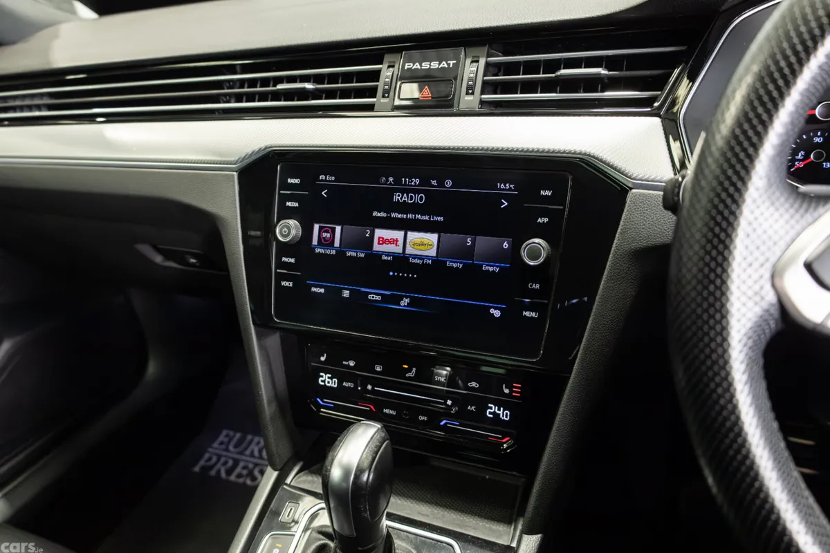 Volkswagen Passat Saloon, Diesel, 2020, White