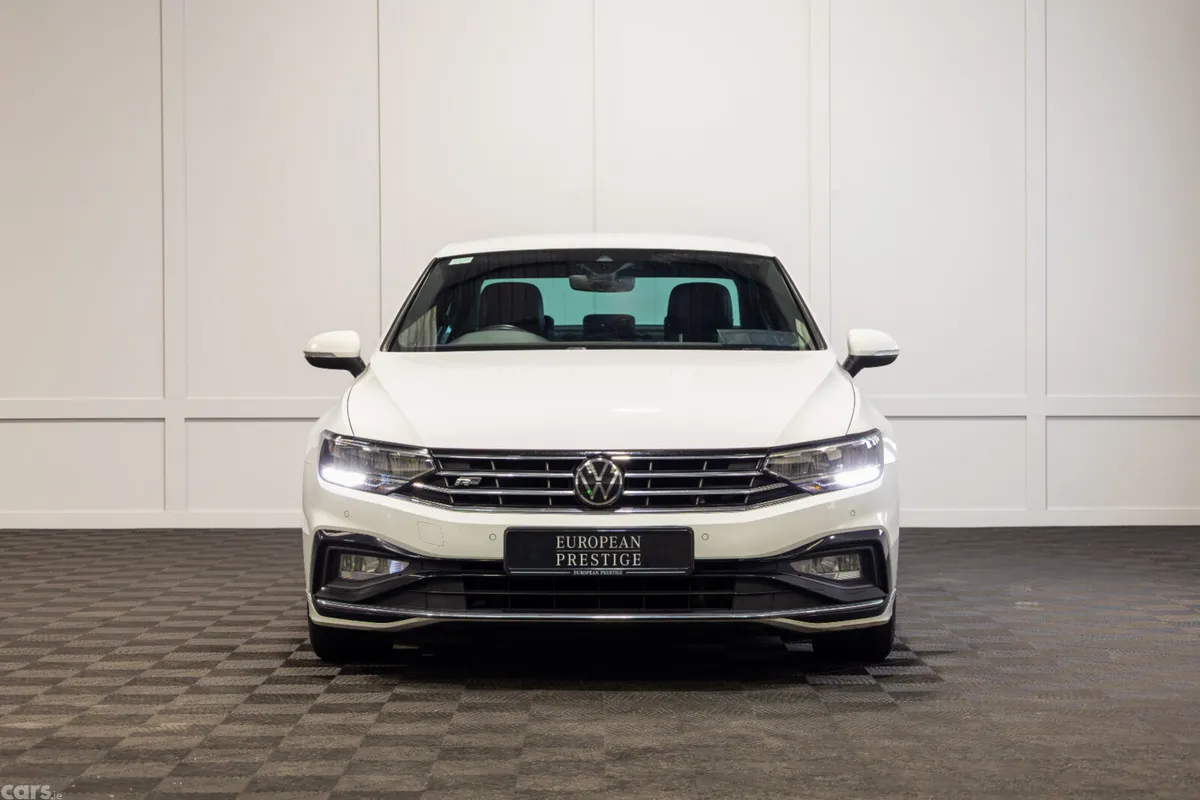 Volkswagen Passat Saloon, Diesel, 2020, White
