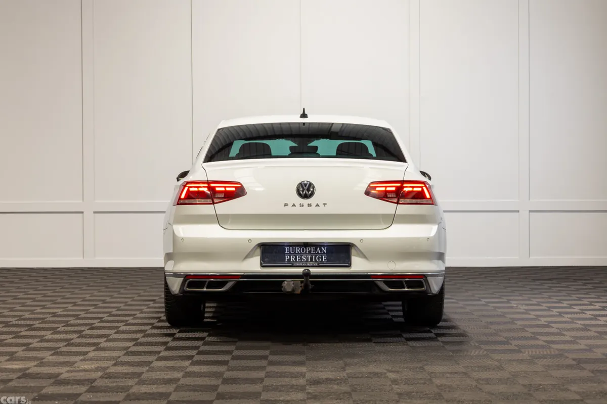 Volkswagen Passat Saloon, Diesel, 2020, White