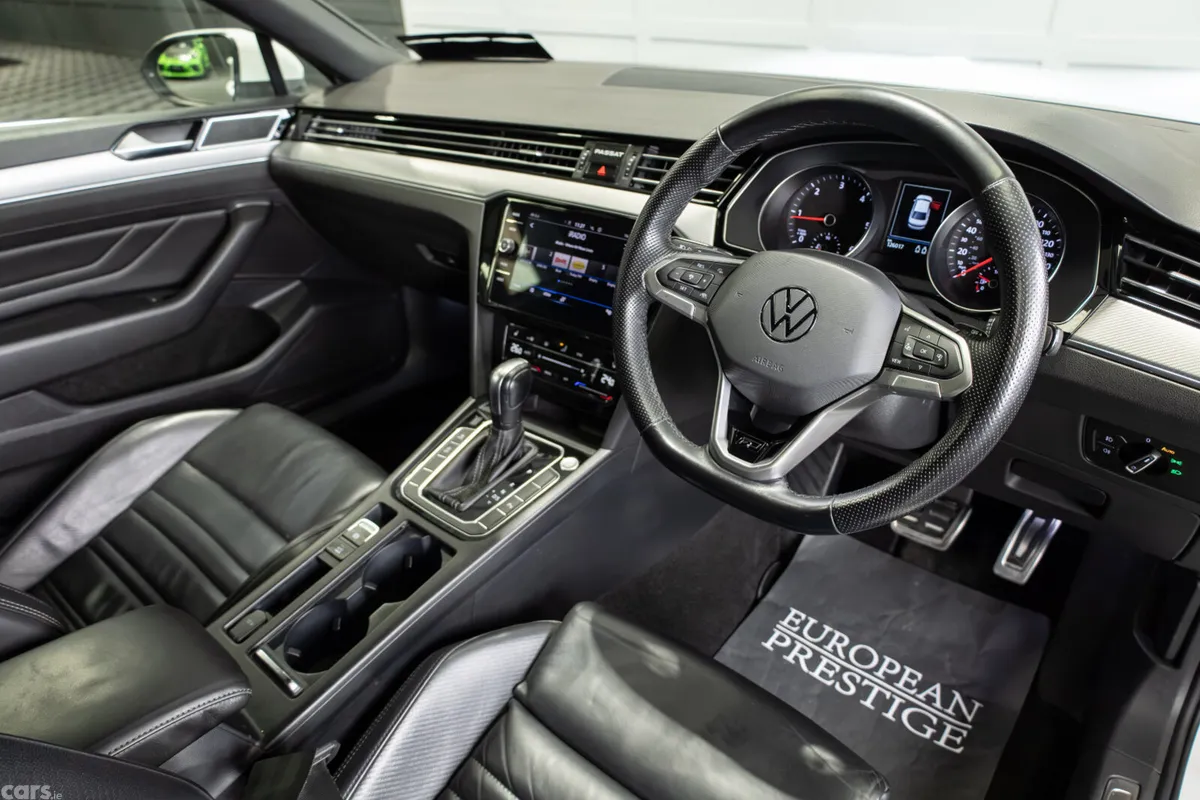 Volkswagen Passat Saloon, Diesel, 2020, White