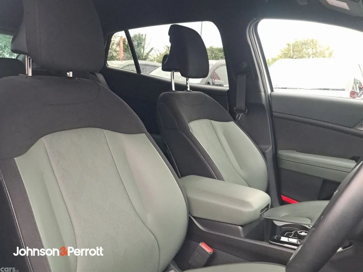 Kia Sportage SUV, Petrol Hybrid, 2026, White