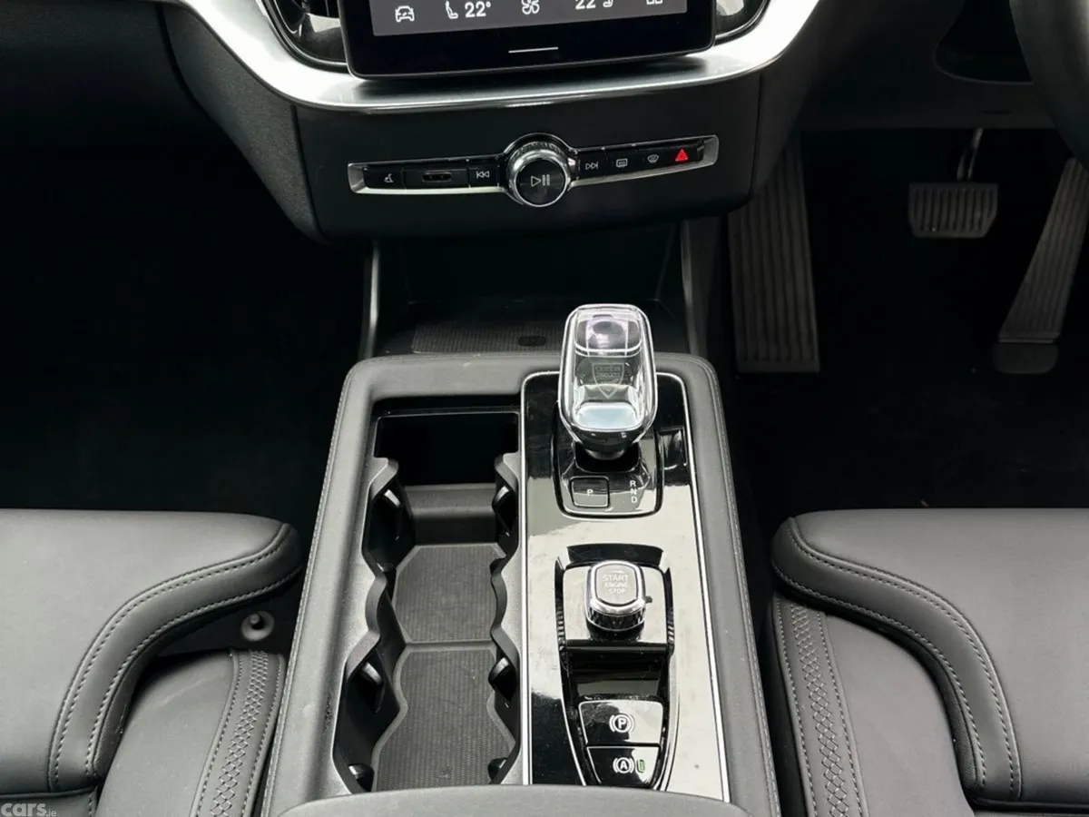 Volvo XC90 SUV, Petrol Plug-in Hybrid, 2025, Blue