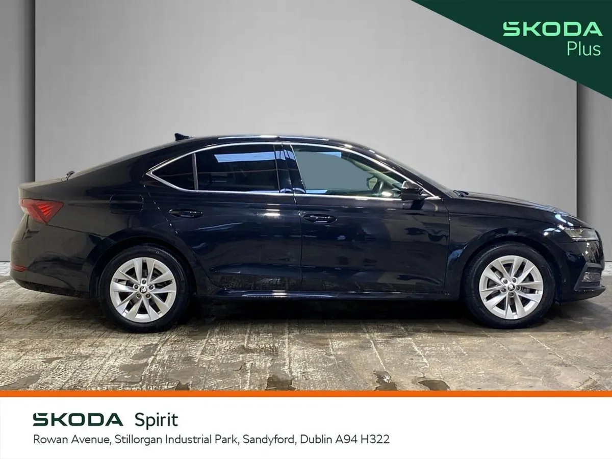 Skoda Octavia Saloon, Diesel, 2023, Black