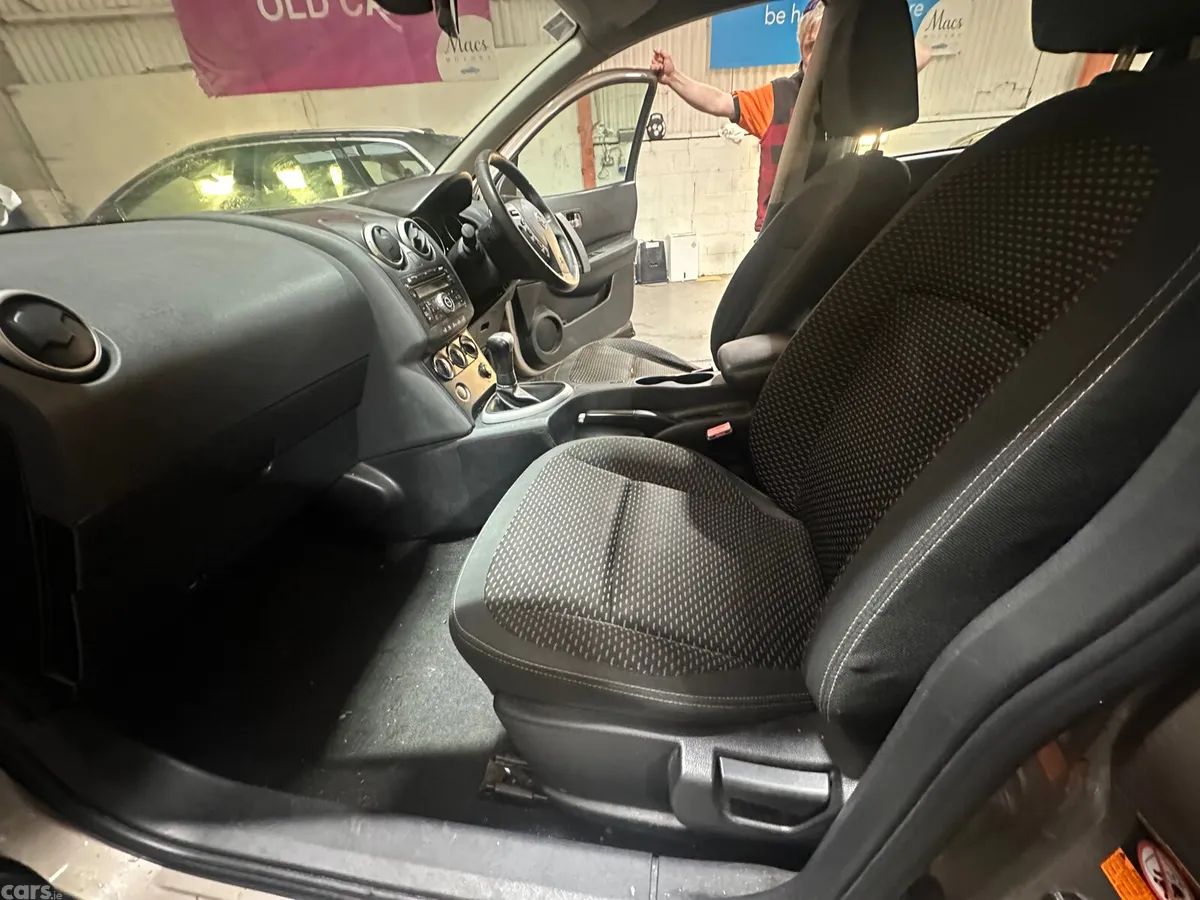 Nissan Qashqai Hatchback, Petrol, 2008, Brown