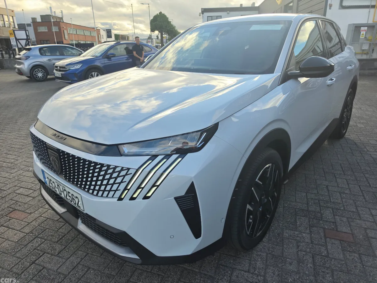 Peugeot 3008 MPV, Petrol, 2025, White
