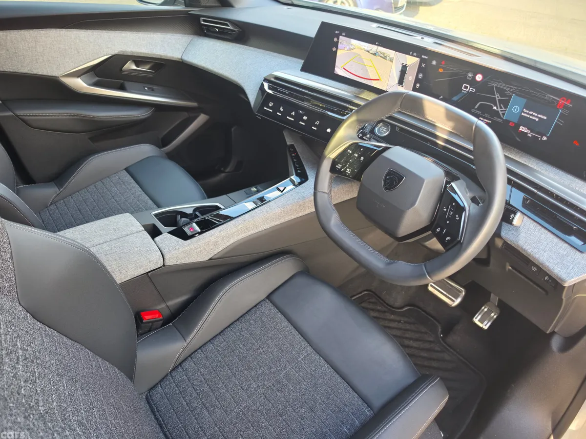 Peugeot 3008 MPV, Petrol, 2025, White