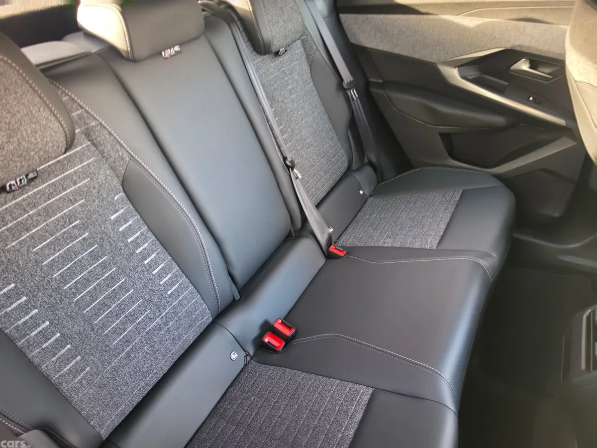 Peugeot 3008 MPV, Petrol, 2025, White