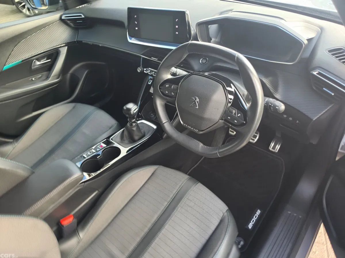 Peugeot 2008 MPV, Petrol, 2023, Grey