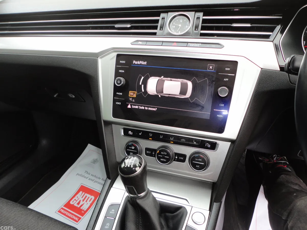 Volkswagen Passat Saloon, Diesel, 2019, Blue