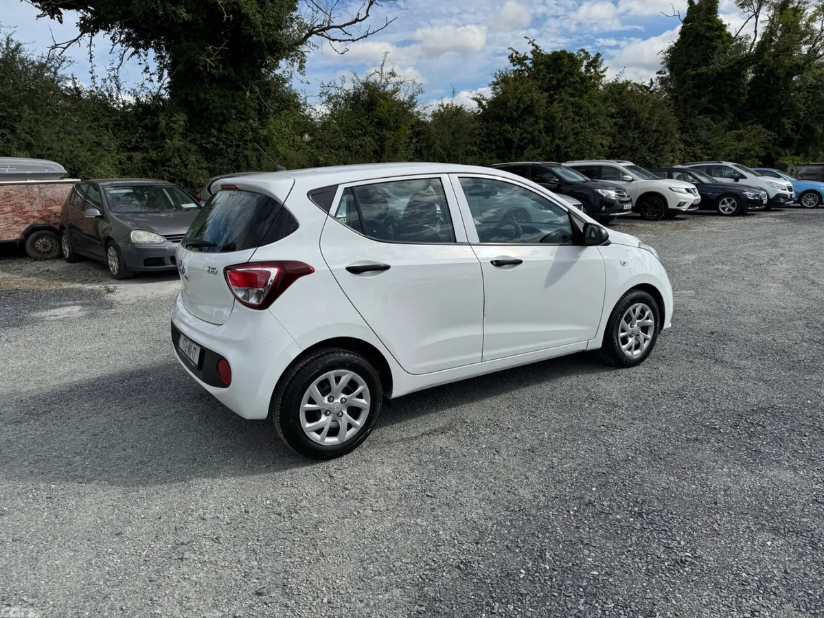 Hyundai i10 Hatchback, Petrol, 2017, White