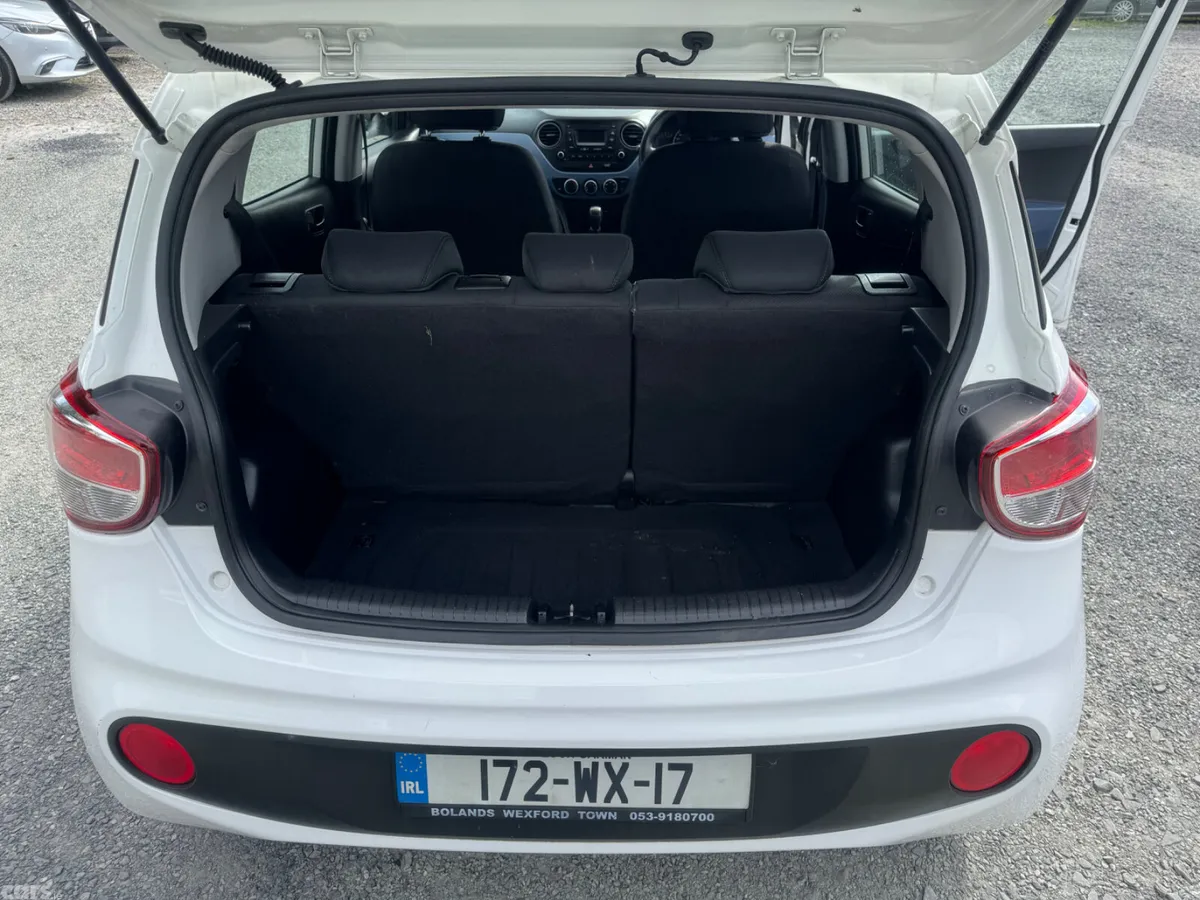 Hyundai i10 Hatchback, Petrol, 2017, White