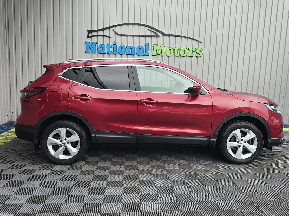 Nissan Qashqai MPV, Diesel, 2019, Red