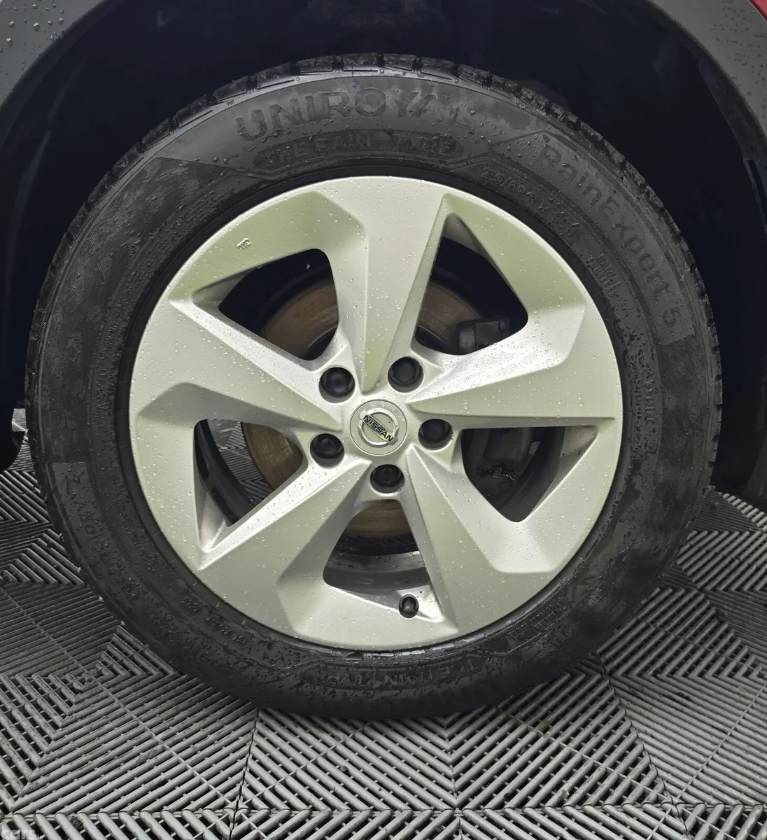 Nissan Qashqai MPV, Diesel, 2019, Red