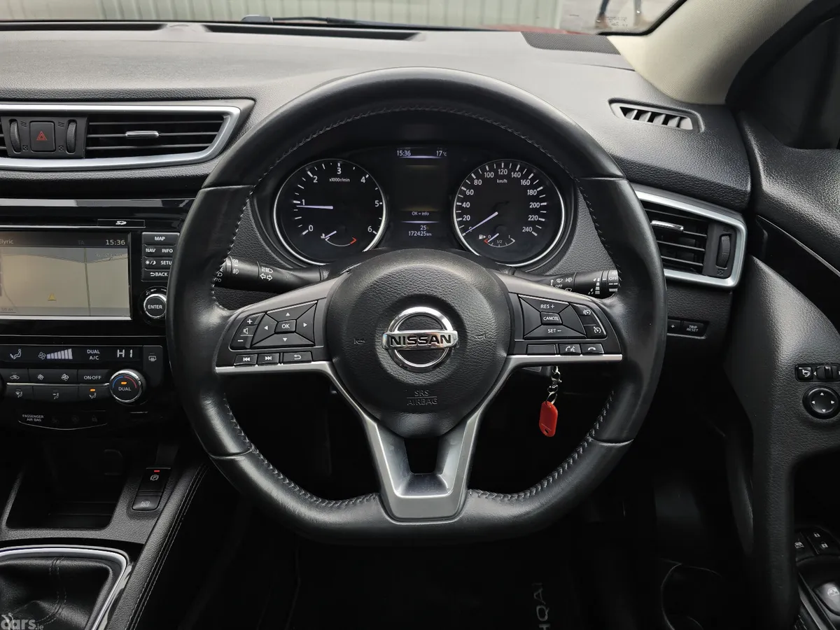 Nissan Qashqai MPV, Diesel, 2019, Red