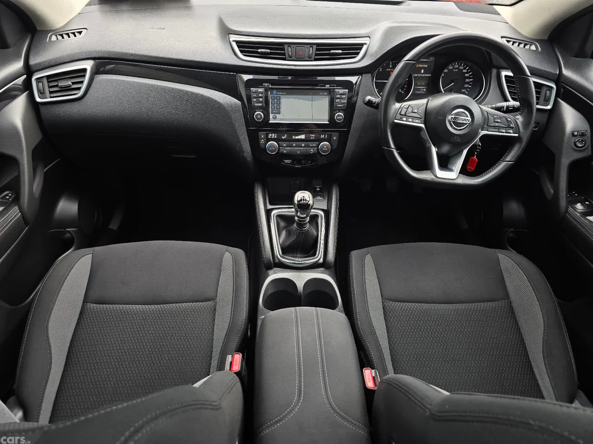 Nissan Qashqai MPV, Diesel, 2019, Red