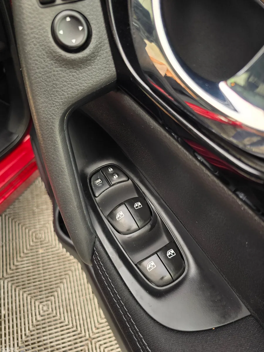 Nissan Qashqai MPV, Diesel, 2019, Red
