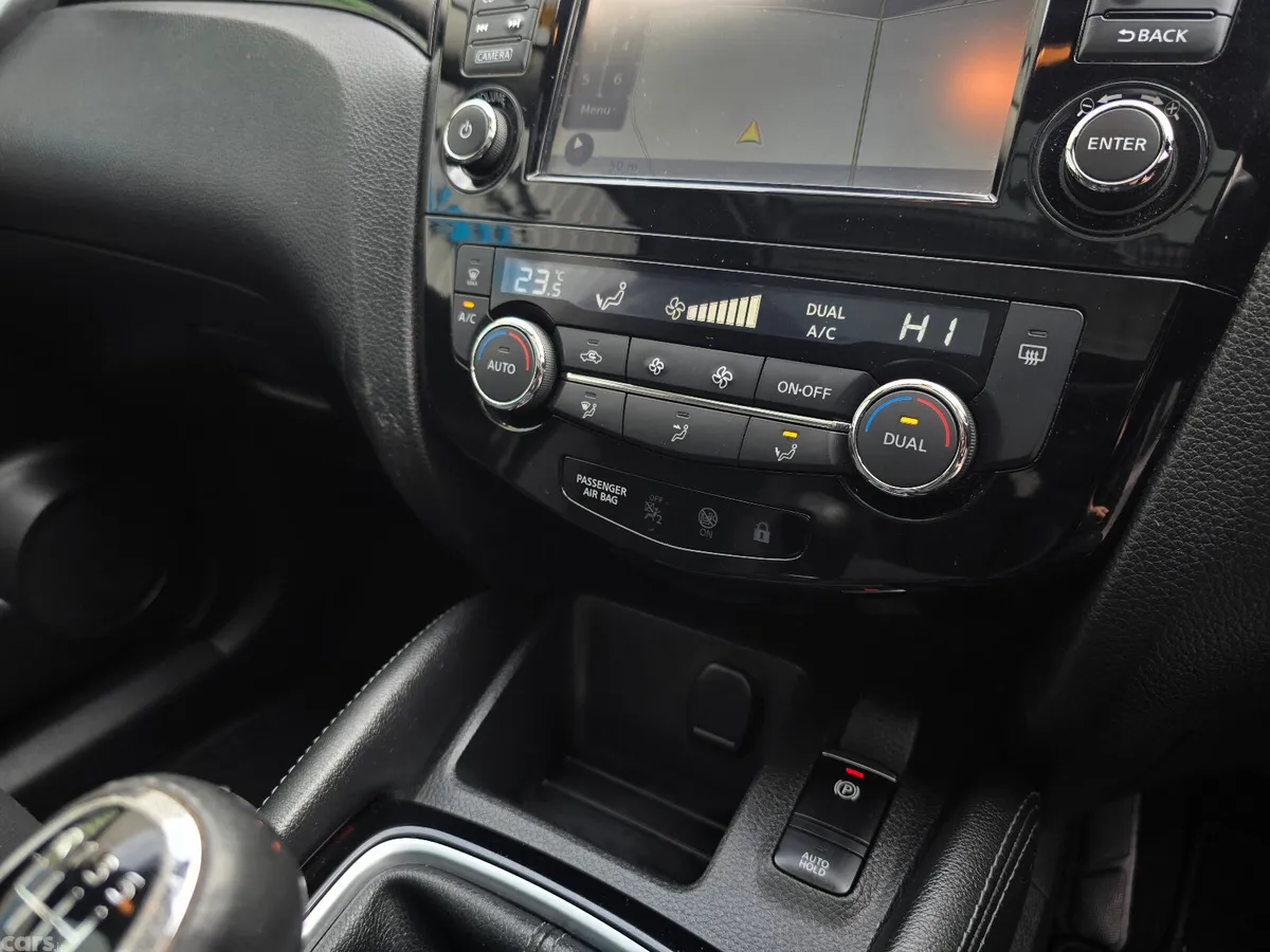 Nissan Qashqai MPV, Diesel, 2019, Red