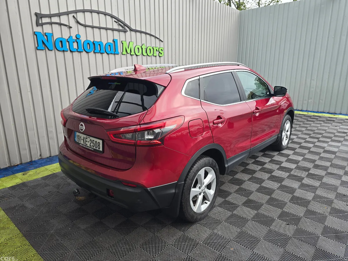 Nissan Qashqai MPV, Diesel, 2019, Red