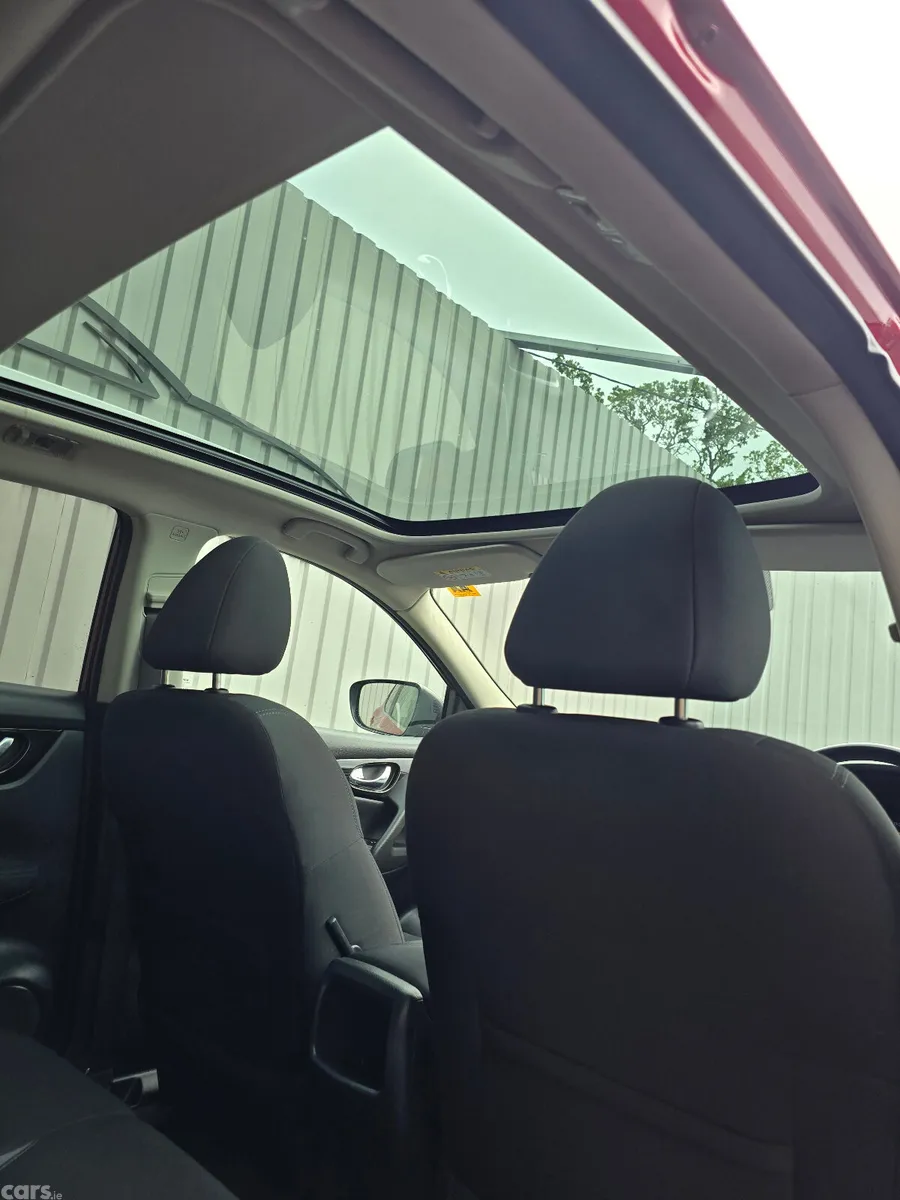 Nissan Qashqai MPV, Diesel, 2019, Red