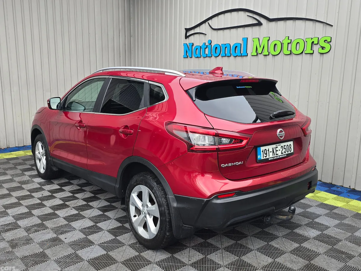 Nissan Qashqai MPV, Diesel, 2019, Red