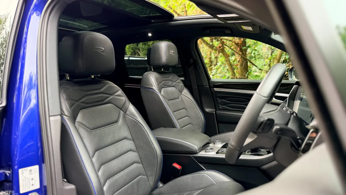 Volkswagen Touareg SUV, Petrol Plug-in Hybrid, 2023, Blue